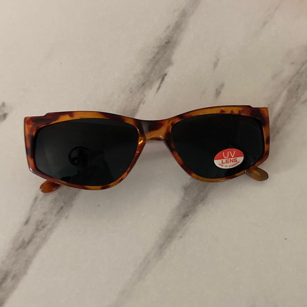 Tortoiseshell Cat-Eye Women’s Sunglasses with UV Protection